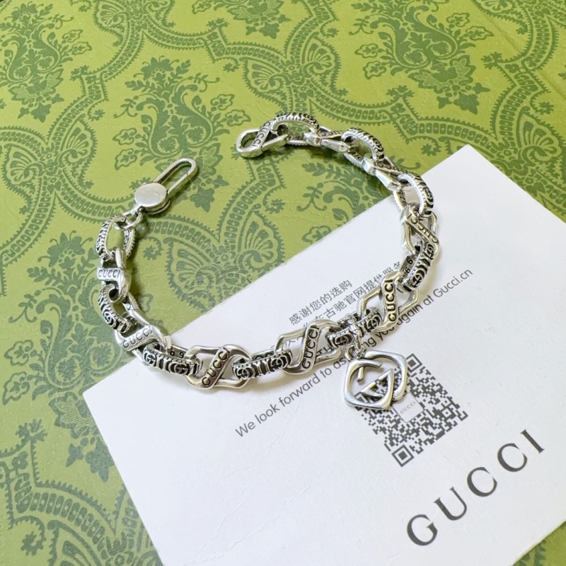 G*u*i bracelets